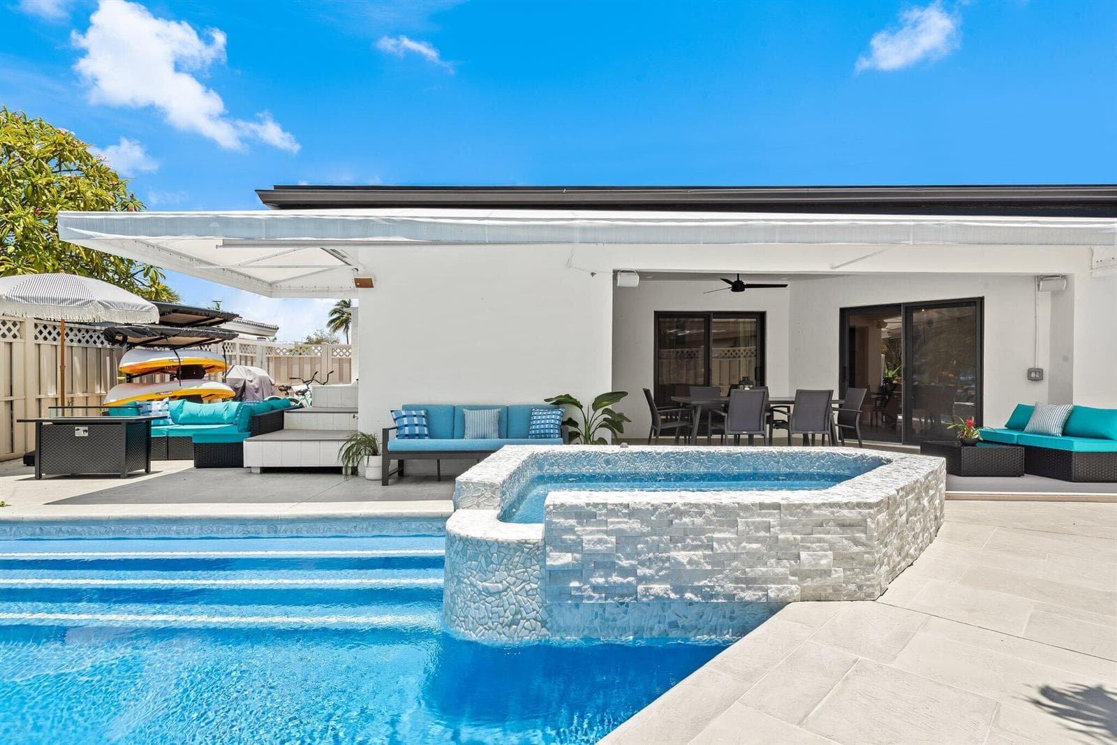 Single-family home at 581 SE 5th Avenue, Pompano Beach, FL