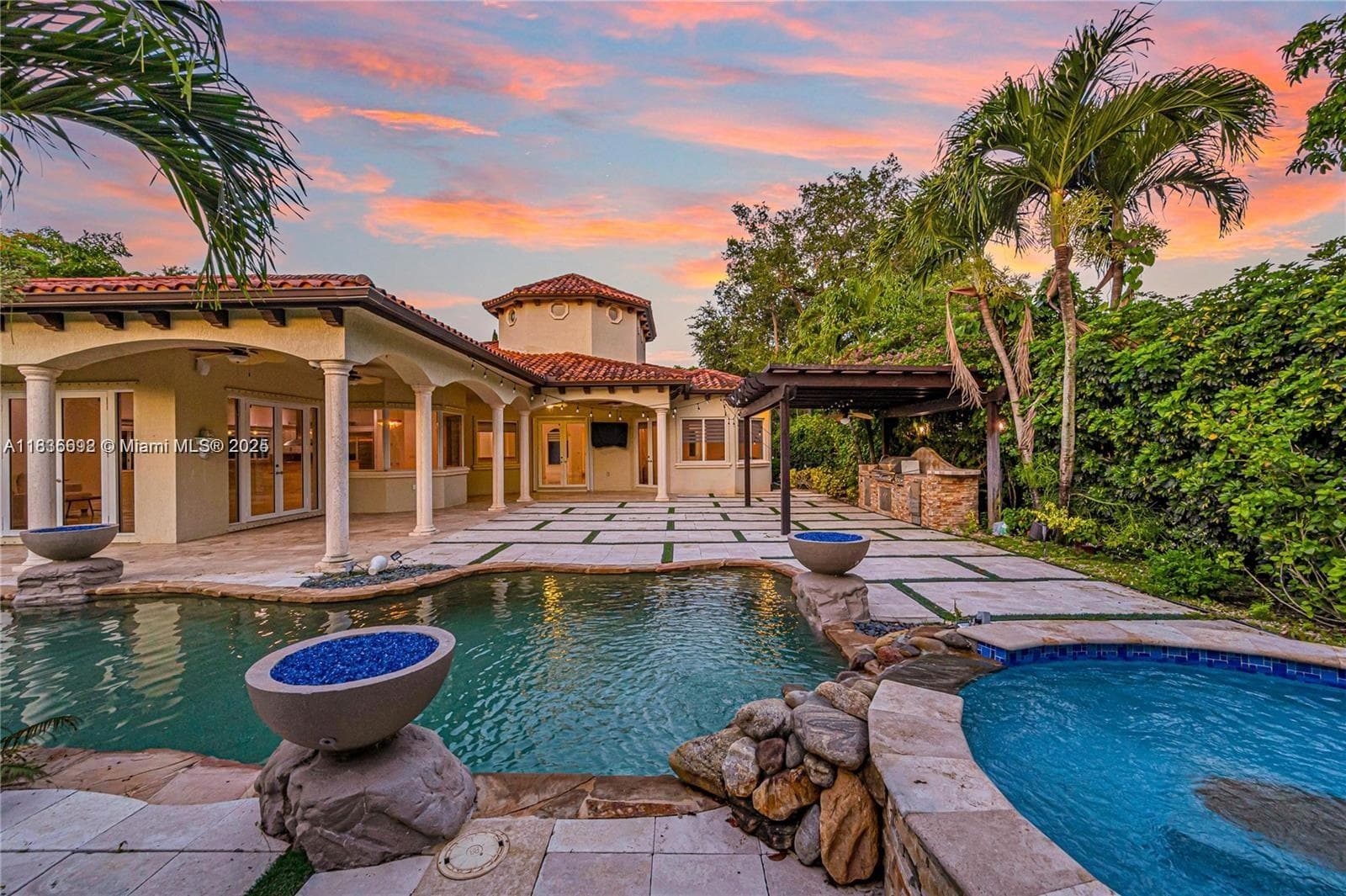 Single-family home at 13400 SW 83rd Ave, Pinecrest, FL