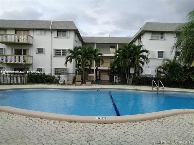 Condo at 15205 NE 6th Ave, Miami, FL