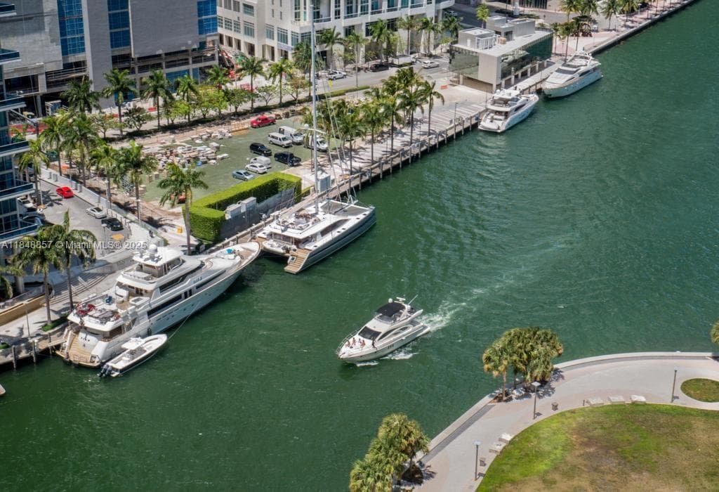 Condo en 485 Brickell Ave, Miami — foto 1