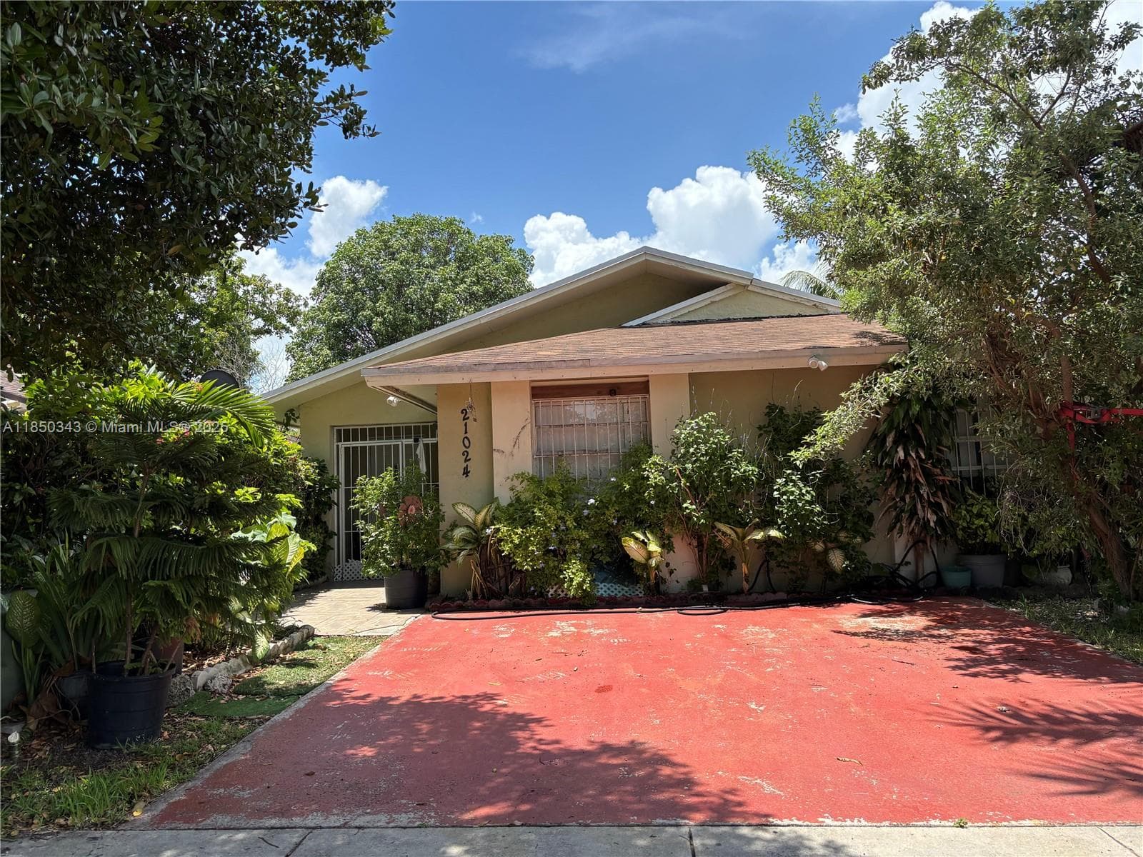 Single-family home at 21024 SW 118th Pl, Miami, FL
