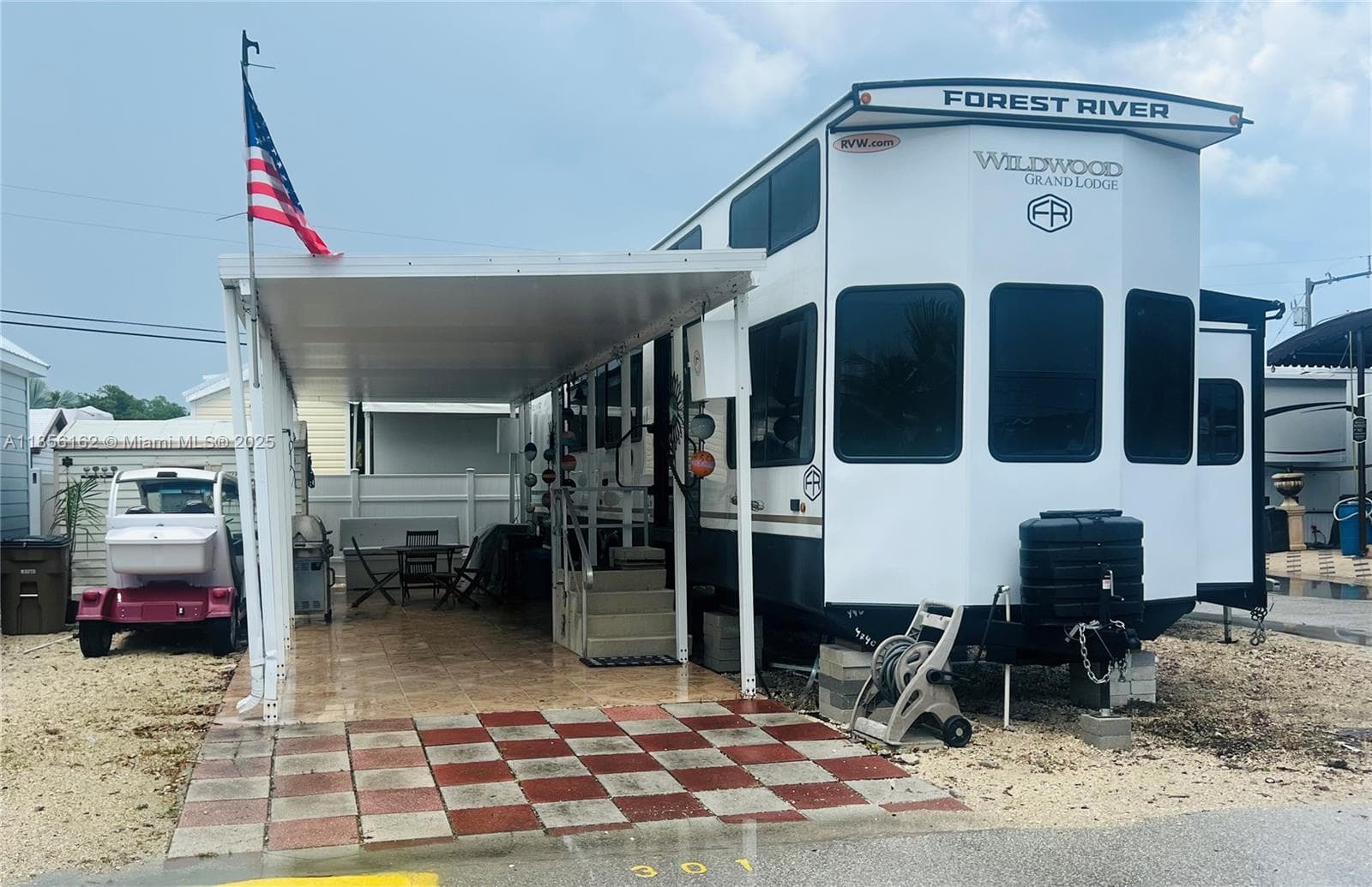 Mobile home at 325 Calusa St Lot 301, Key Largo, FL