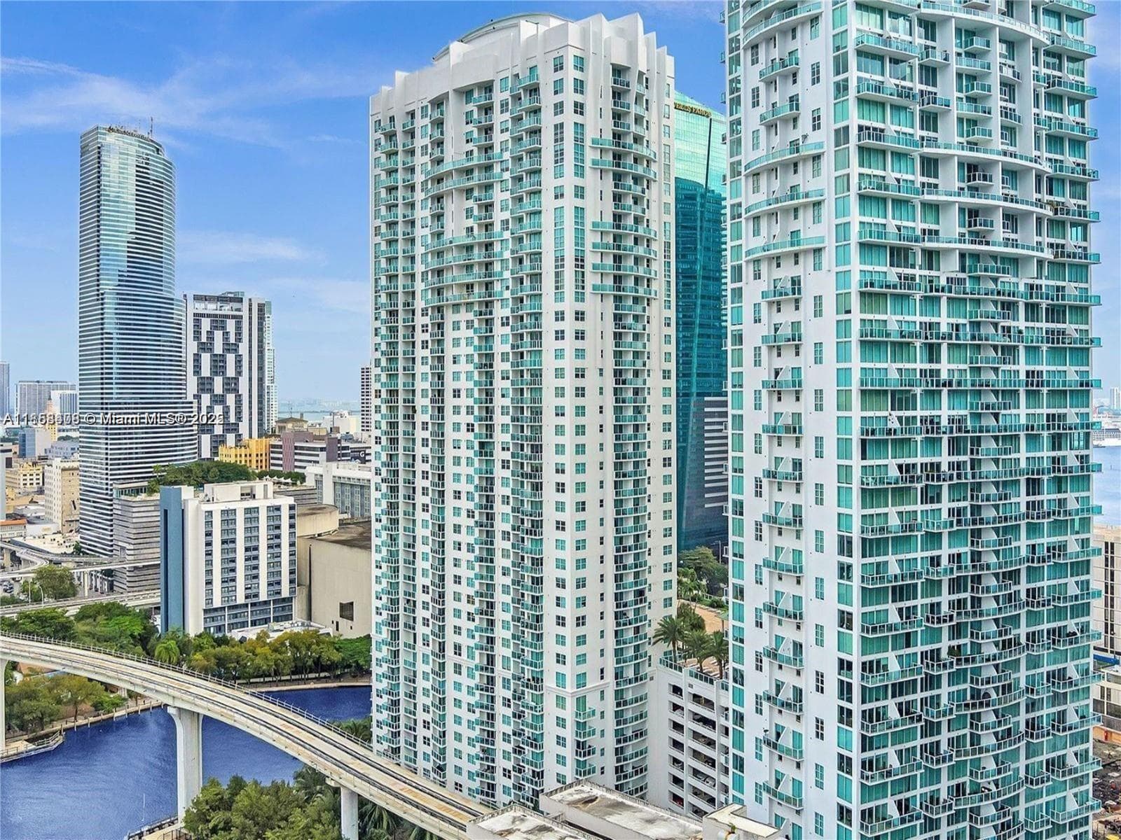 Condo at 31 SE 5th St, Miami — photo 1