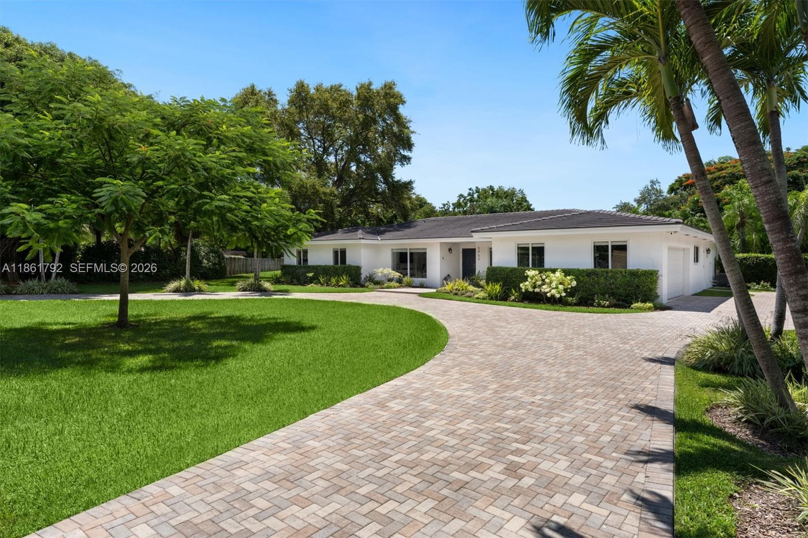 Single-family home at 5940 SW 120th St, Pinecrest, FL