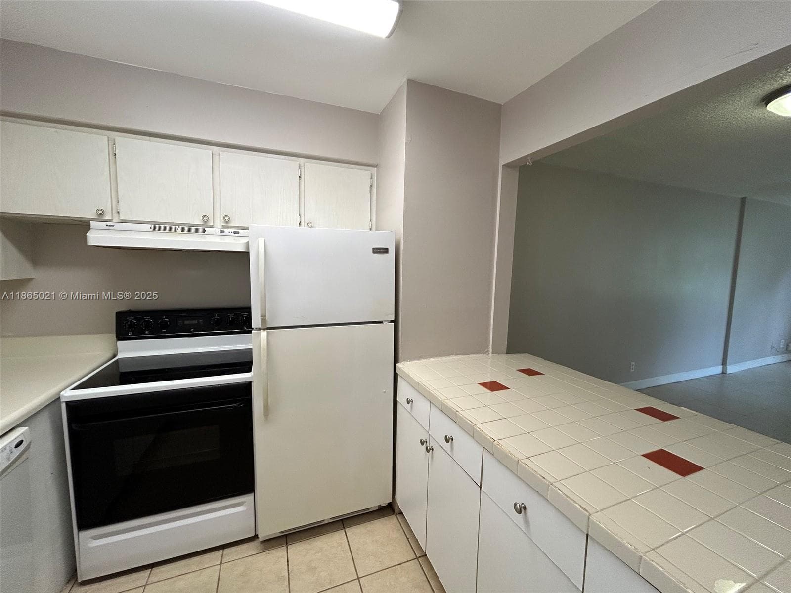 Condo at 6505 Winfield Blvd, Margate — photo 2