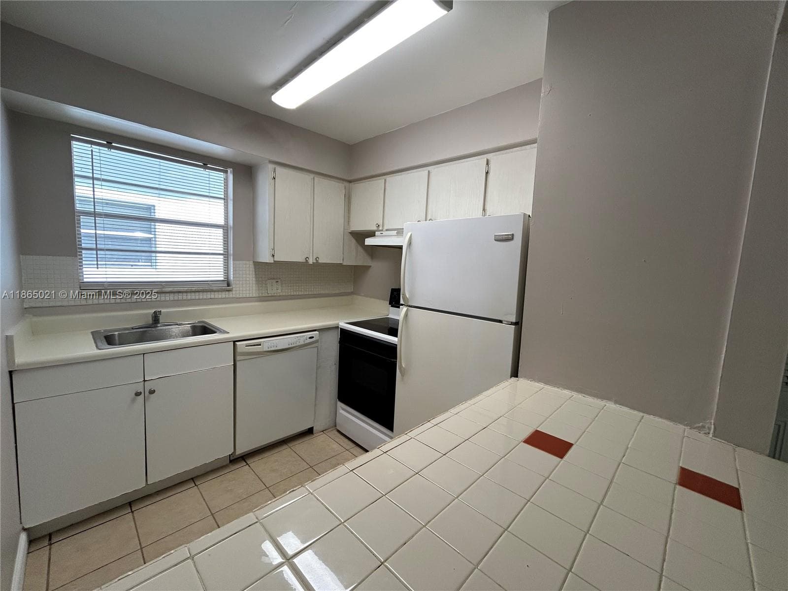 Condo at 6505 Winfield Blvd, Margate — photo 3