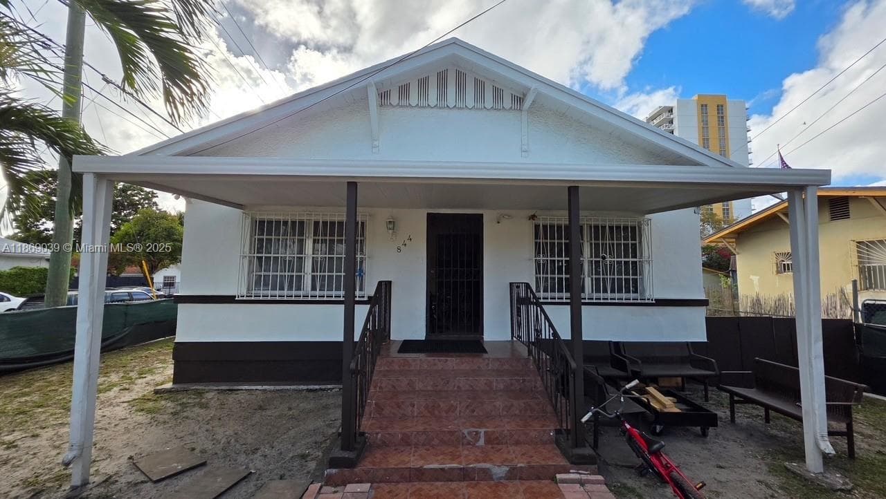 Single-family home at 844 SW 8th Ct, Miami — photo 2