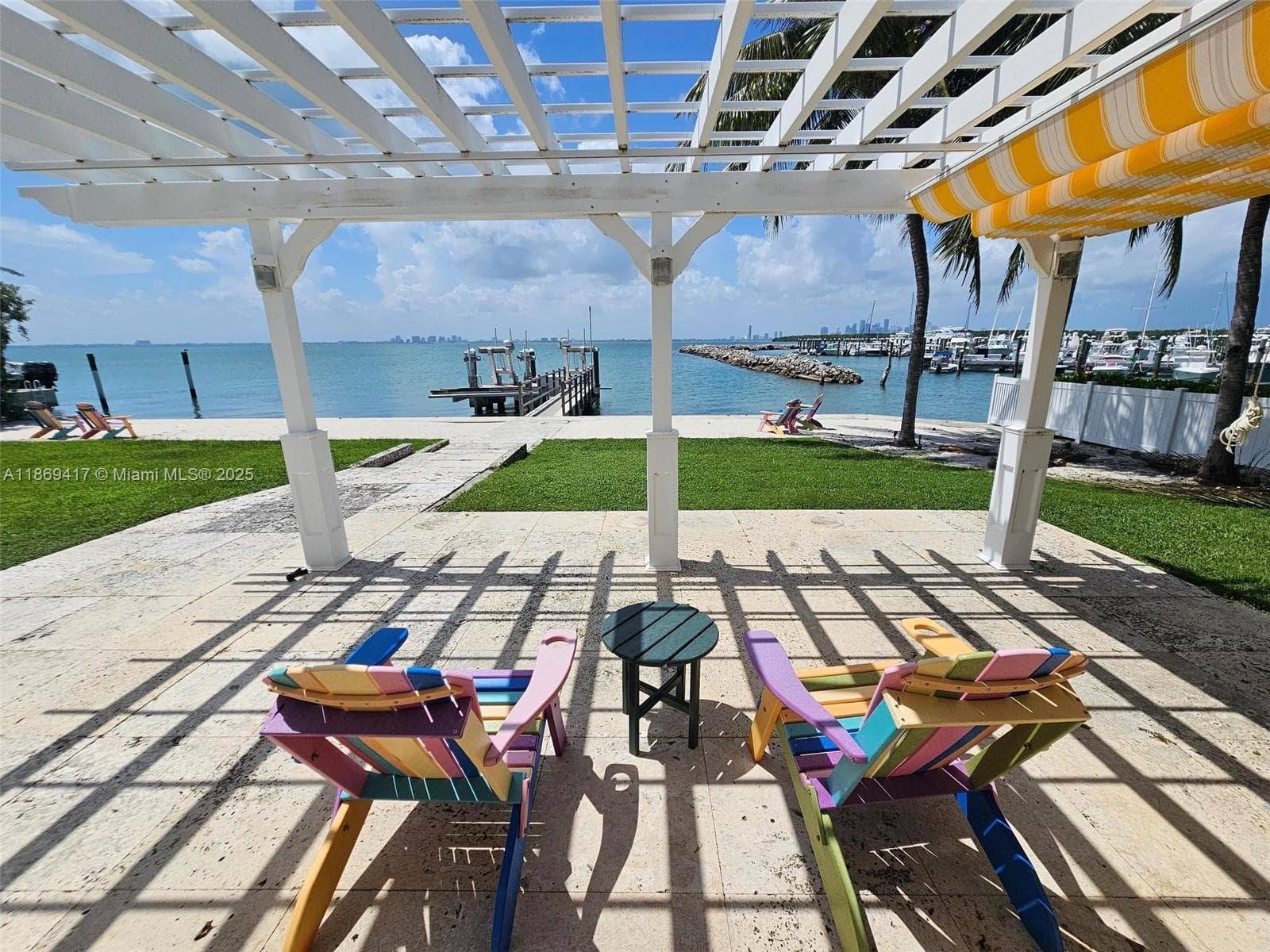 Single-family home at 200 Harbor Dr, Key Biscayne — photo 2