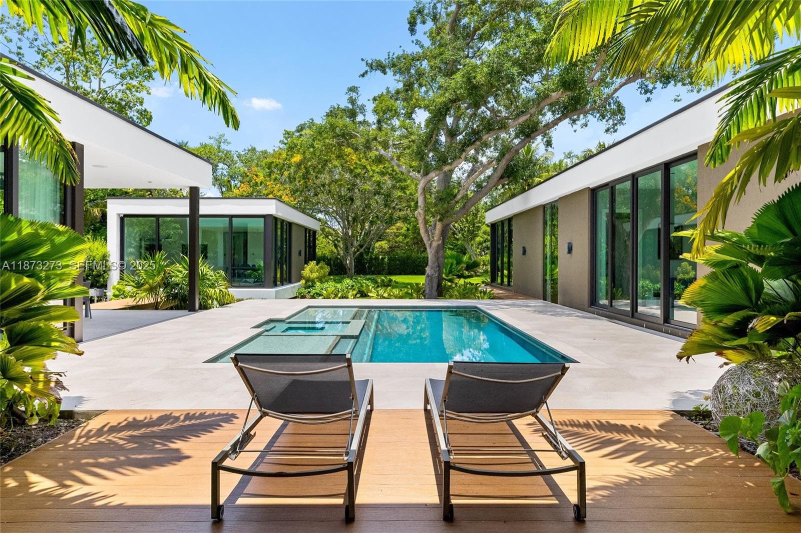 Single-family home at 12100 SW 79th Ave, Pinecrest, FL