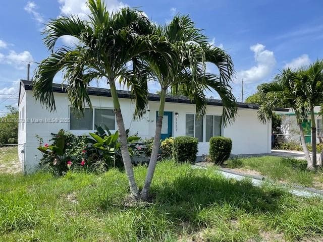 Single-family home at 1117 W 26th Ct, Riviera Beach, FL
