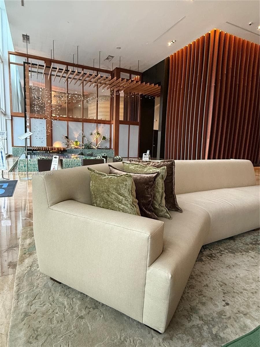 Condo at 50 Biscayne Blvd, Miami, FL