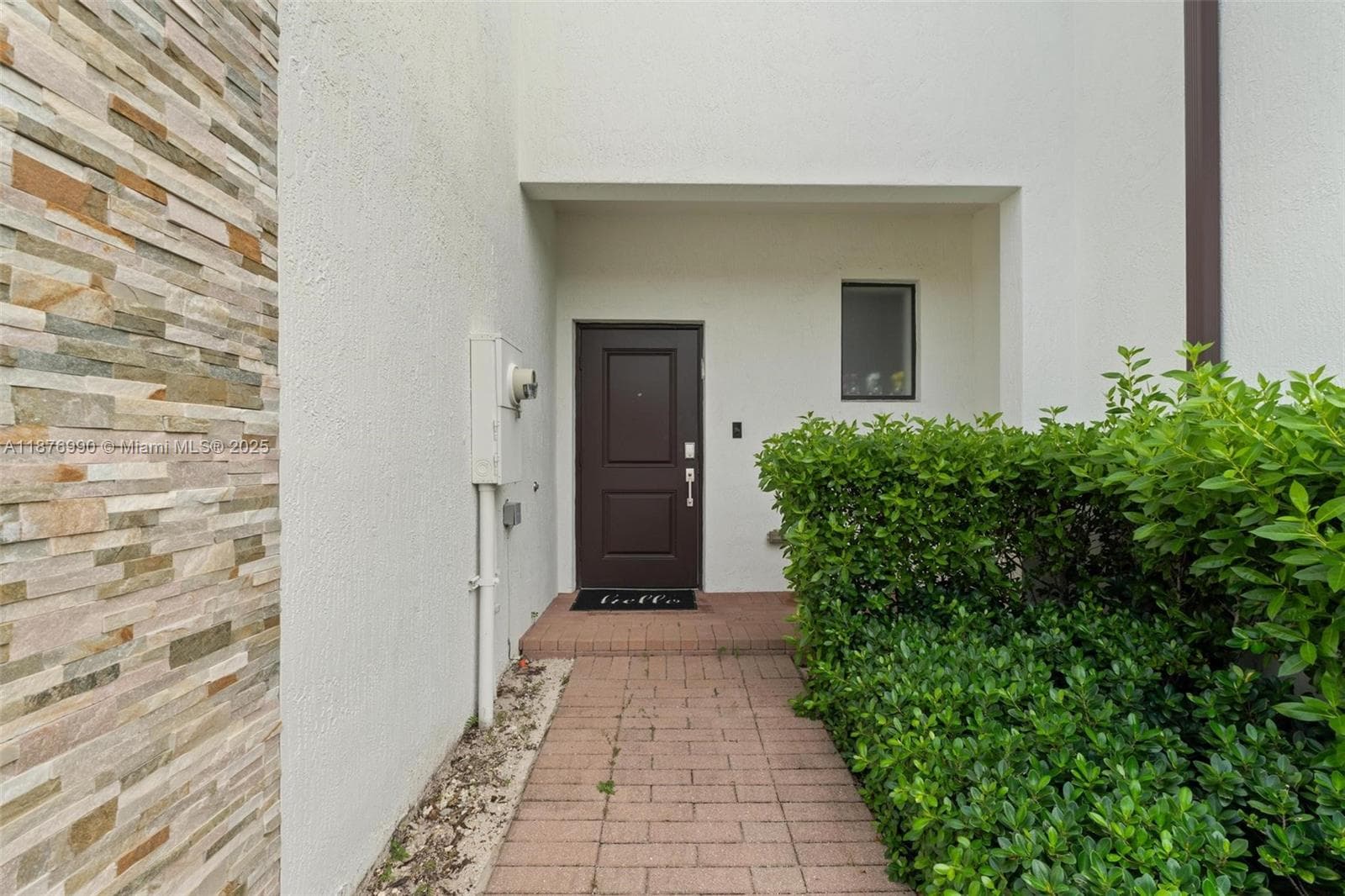 Townhouse at 403 NE 212th St, Miami — photo 3