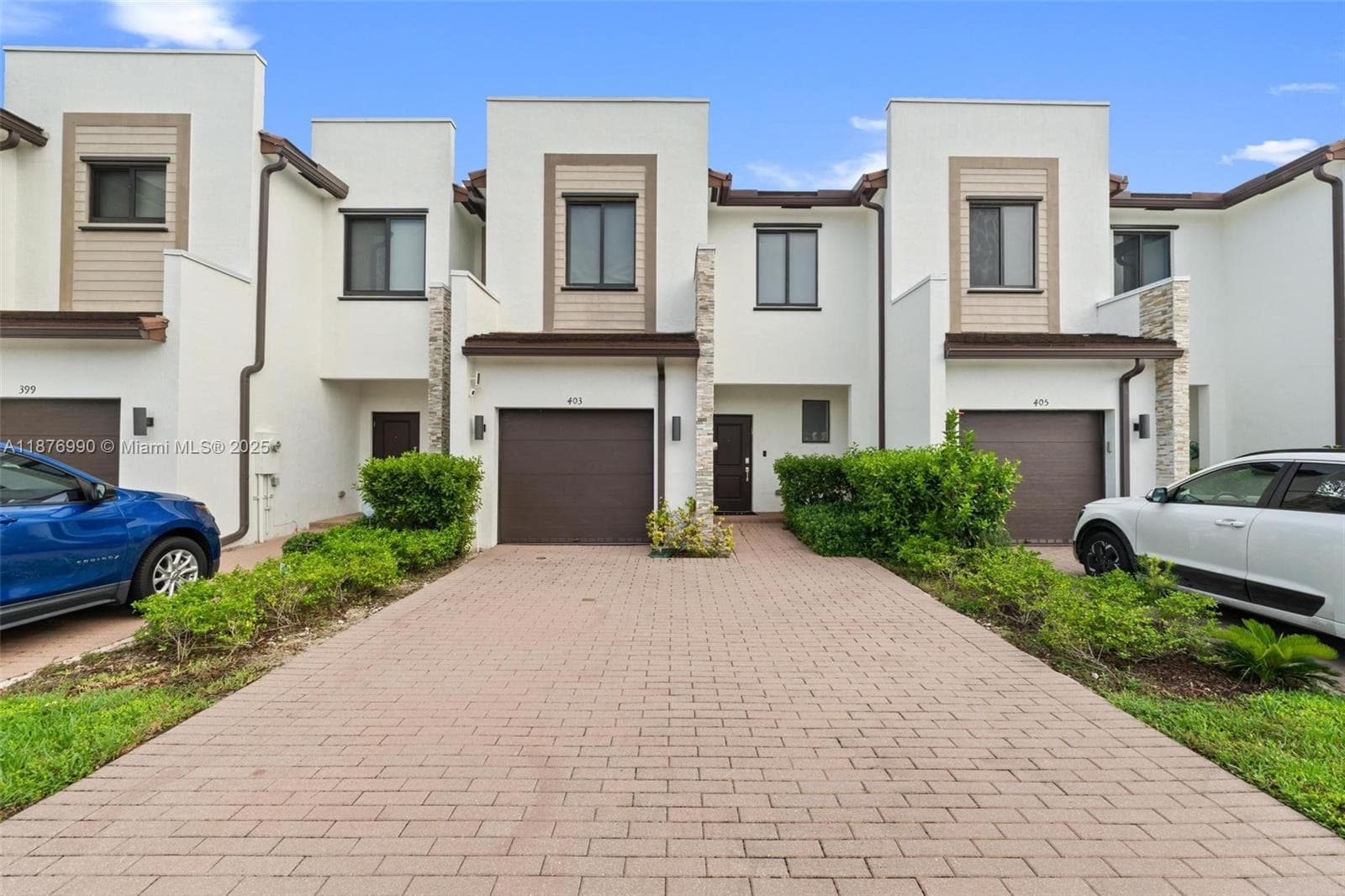 Townhouse at 403 NE 212th St, Miami, FL
