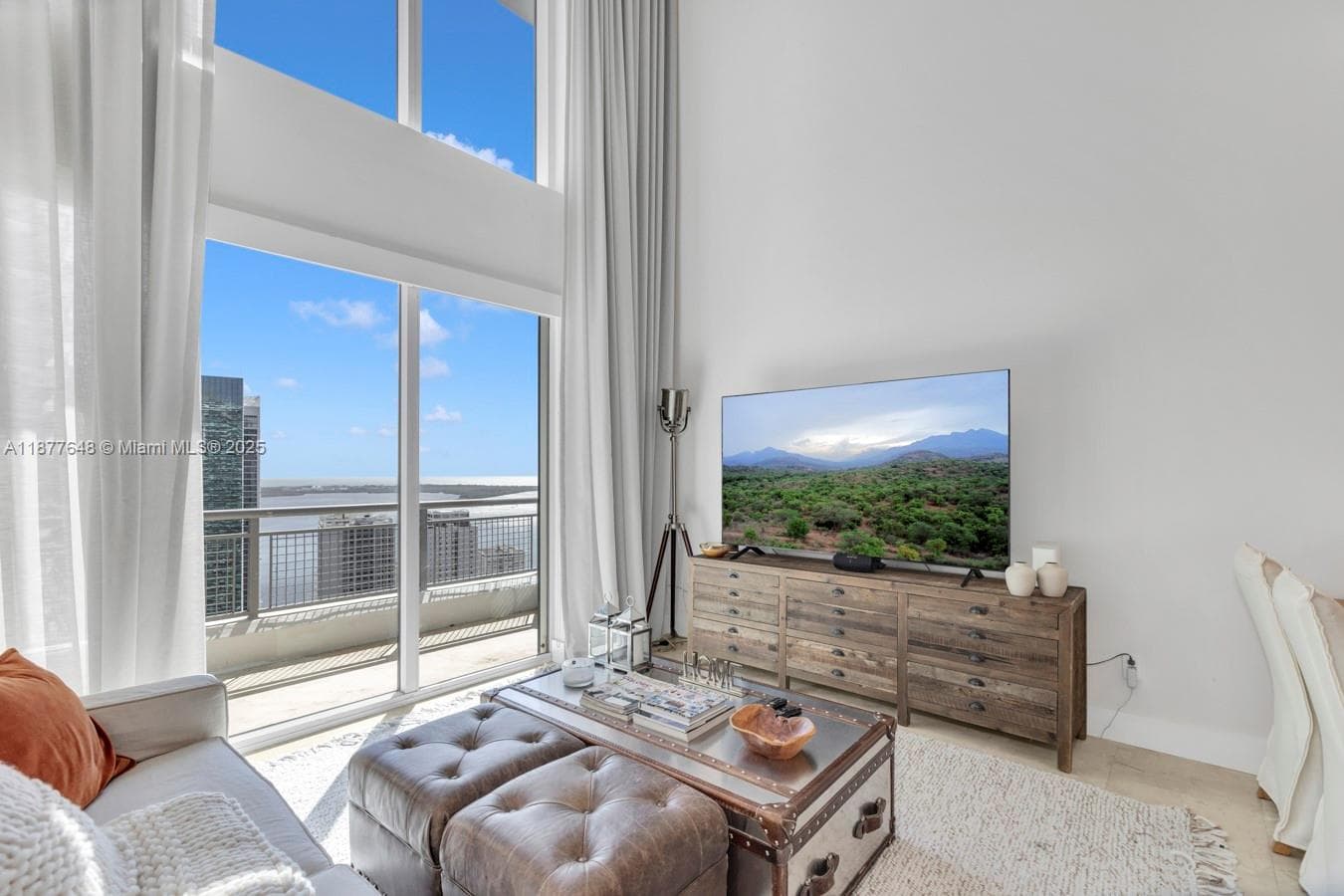 Condo at 60 SW 13th St, Miami — photo 2