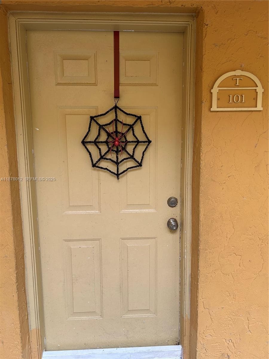 Condo at 17901 NW 68th Ave, Hialeah, FL