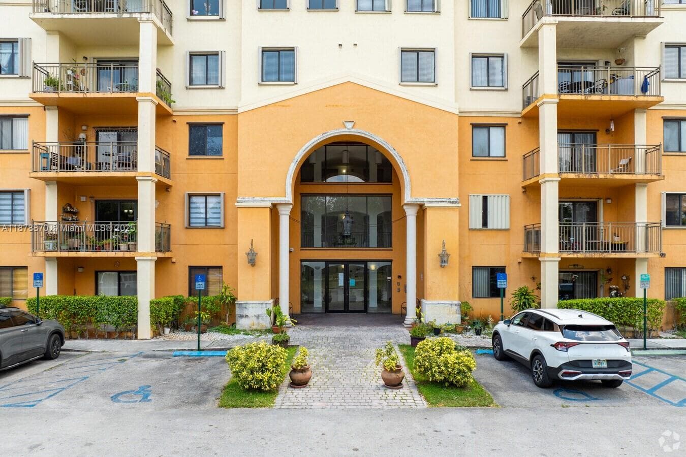 Condo at 9340 Fontainebleau Blvd, Miami, FL
