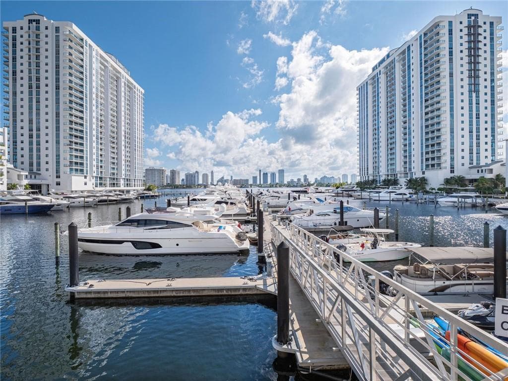 Condo at 17111 Biscayne Boulevard, North Miami Beach, FL
