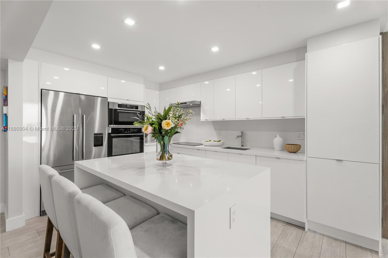 Condo at 2301 Collins Ave, Miami Beach — photo 3