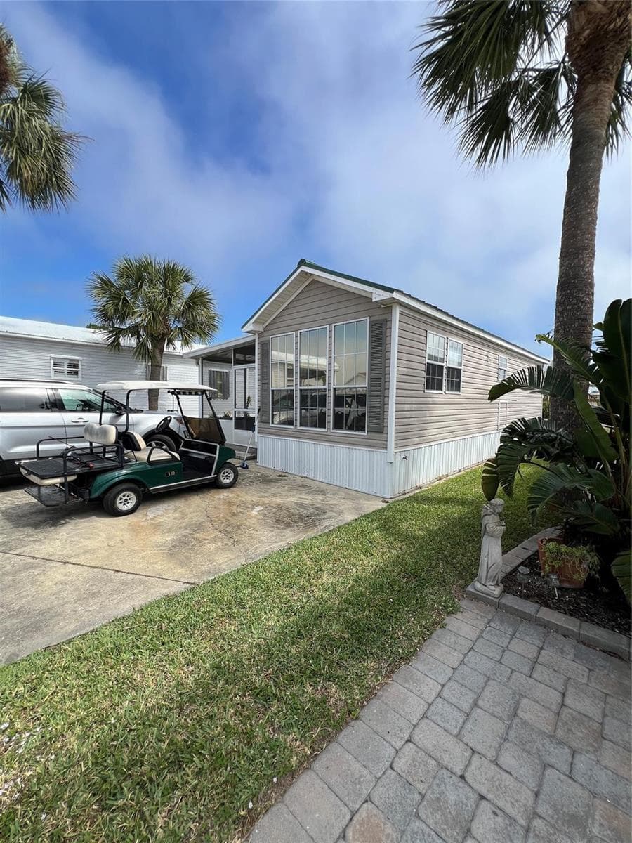 Mobile home at 6445 SE 51st Street, Okeechobee, FL