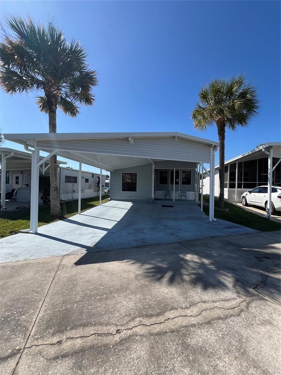 Mobile home at 6494 SE 54th Lane, Okeechobee, FL