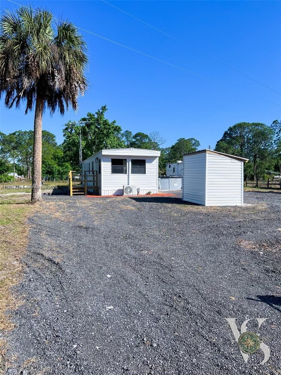 Mobile home at 5121 PIONEER 18TH ST, Clewiston, FL