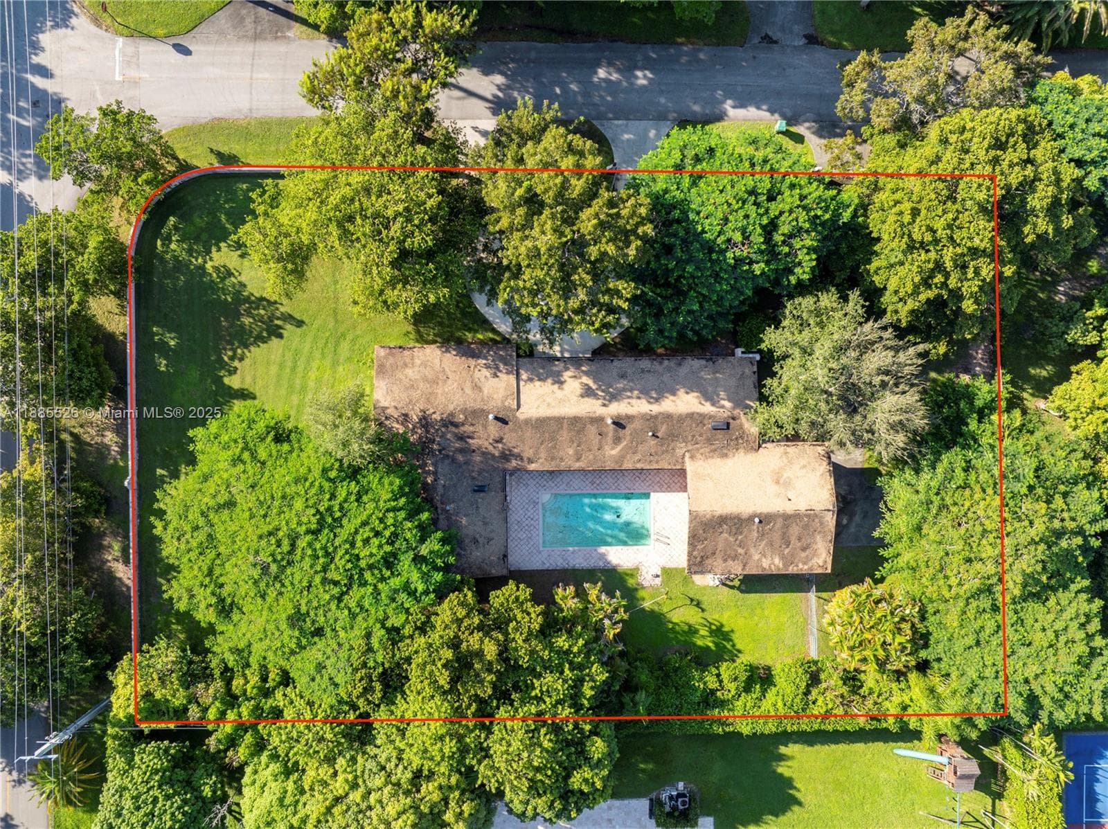 Single-family home at 6201 SW 114th St, Pinecrest, FL