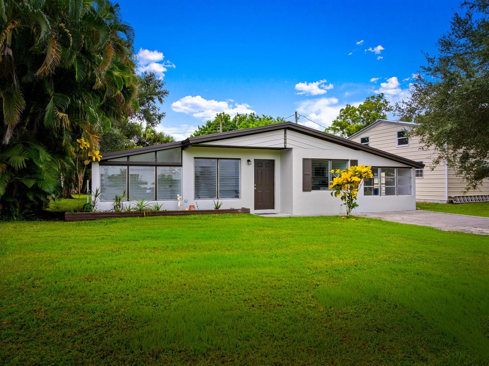 Single-family home at 2904 SE Bamboo Street, Stuart, FL