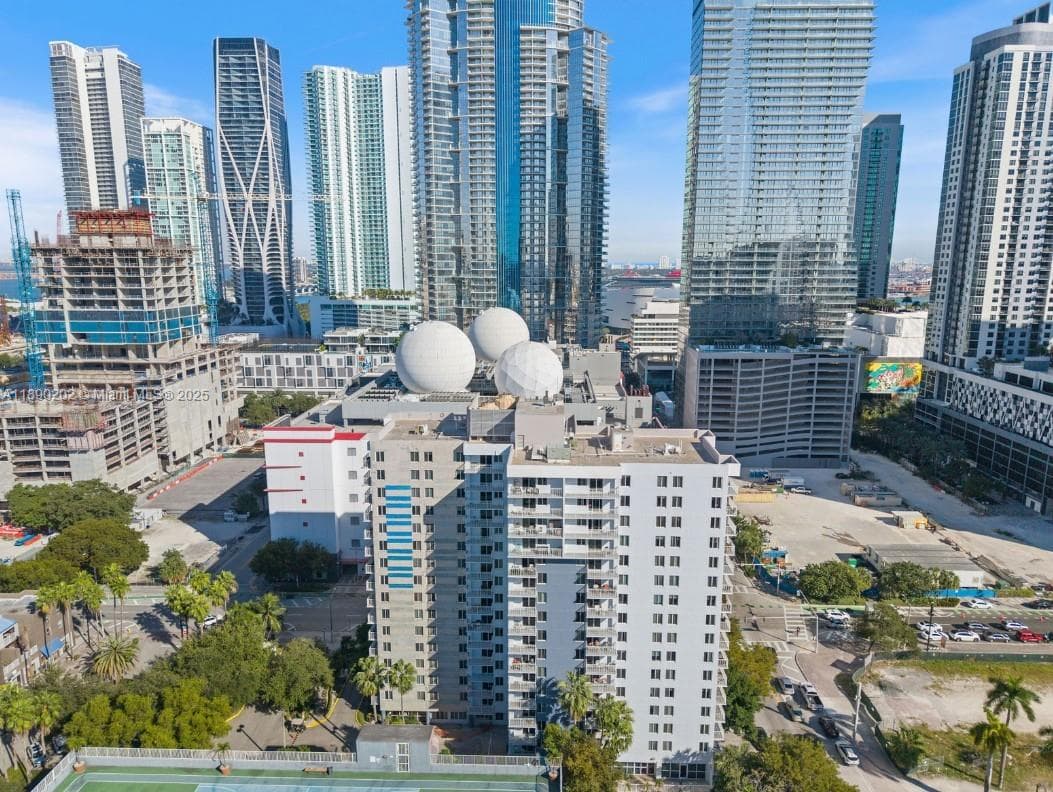 Condo at 800 N Miami Ave, Miami, FL