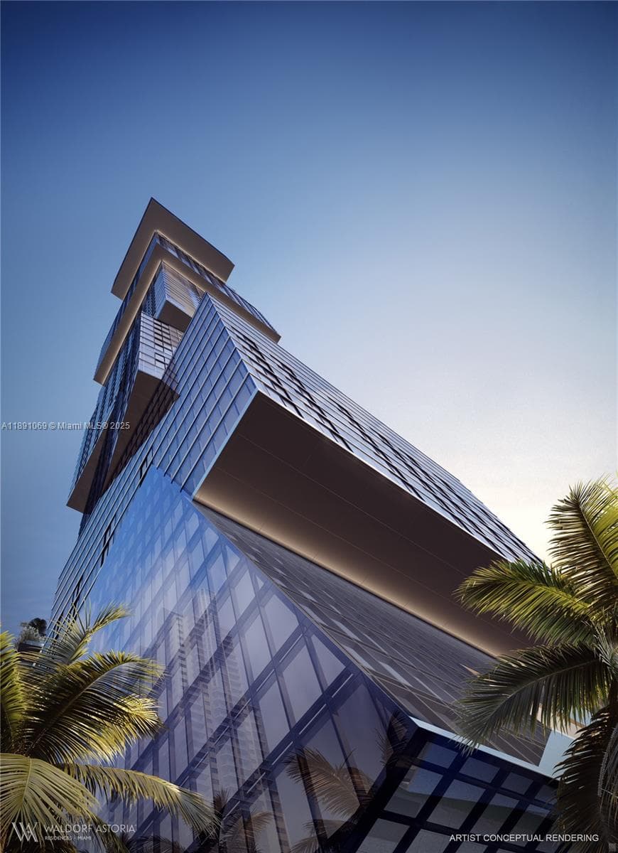 Condo at 300 N Biscayne Blvd, Miami — photo 1