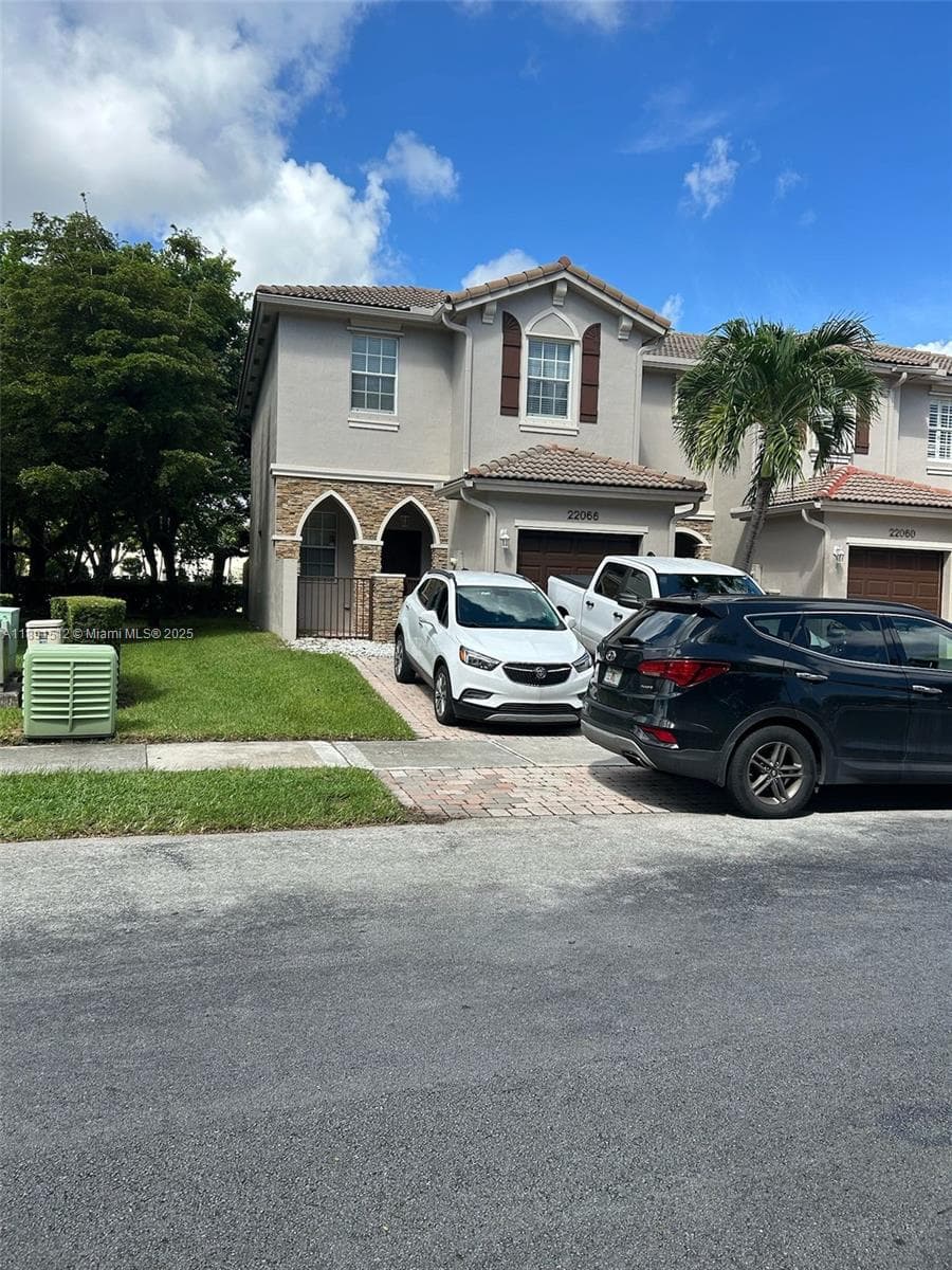 Townhouse at 22066 SW 93rd Pl, Cutler Bay, FL