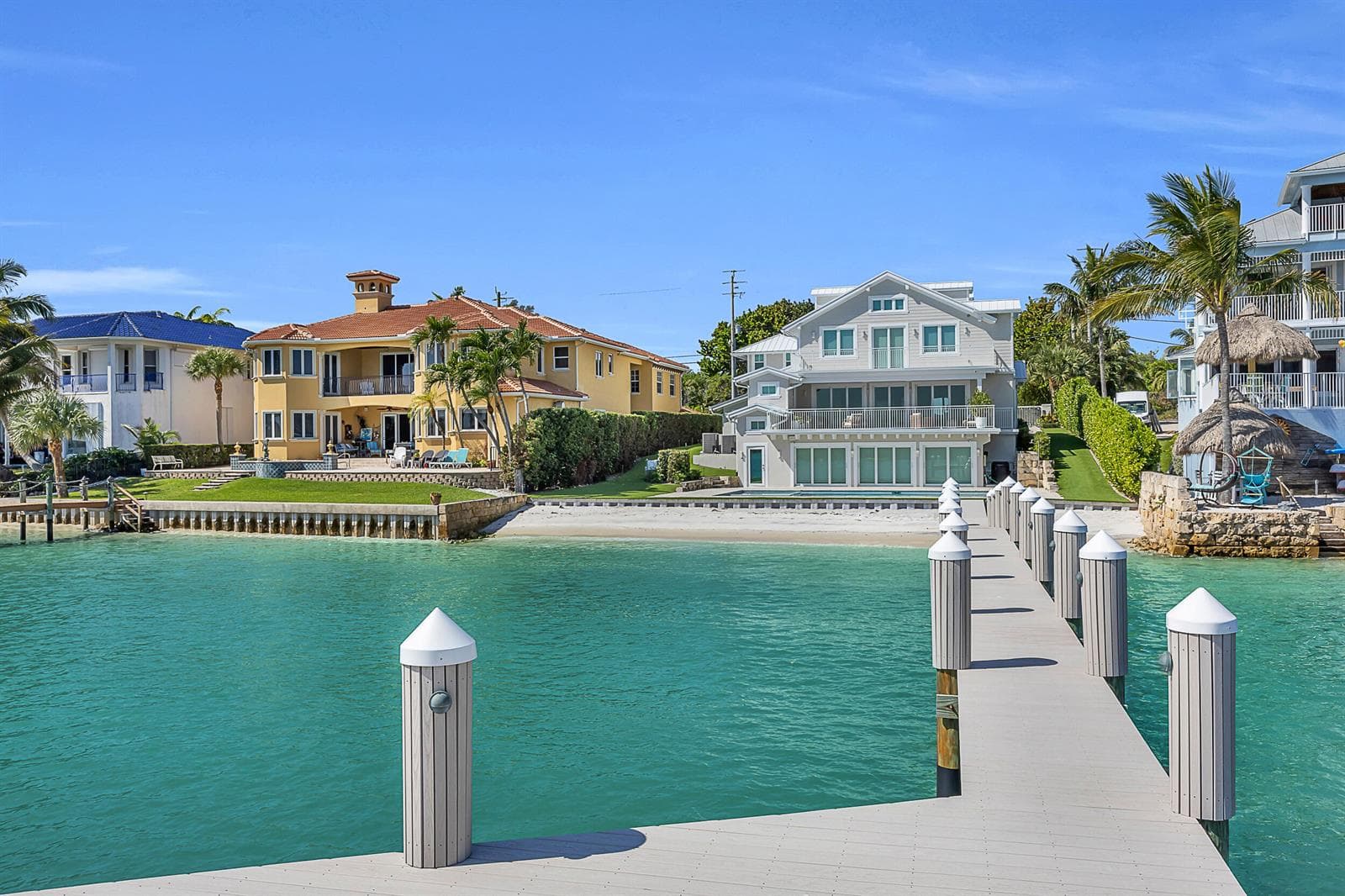Single-family home at 18119 SE Federal Highway, Jupiter, FL