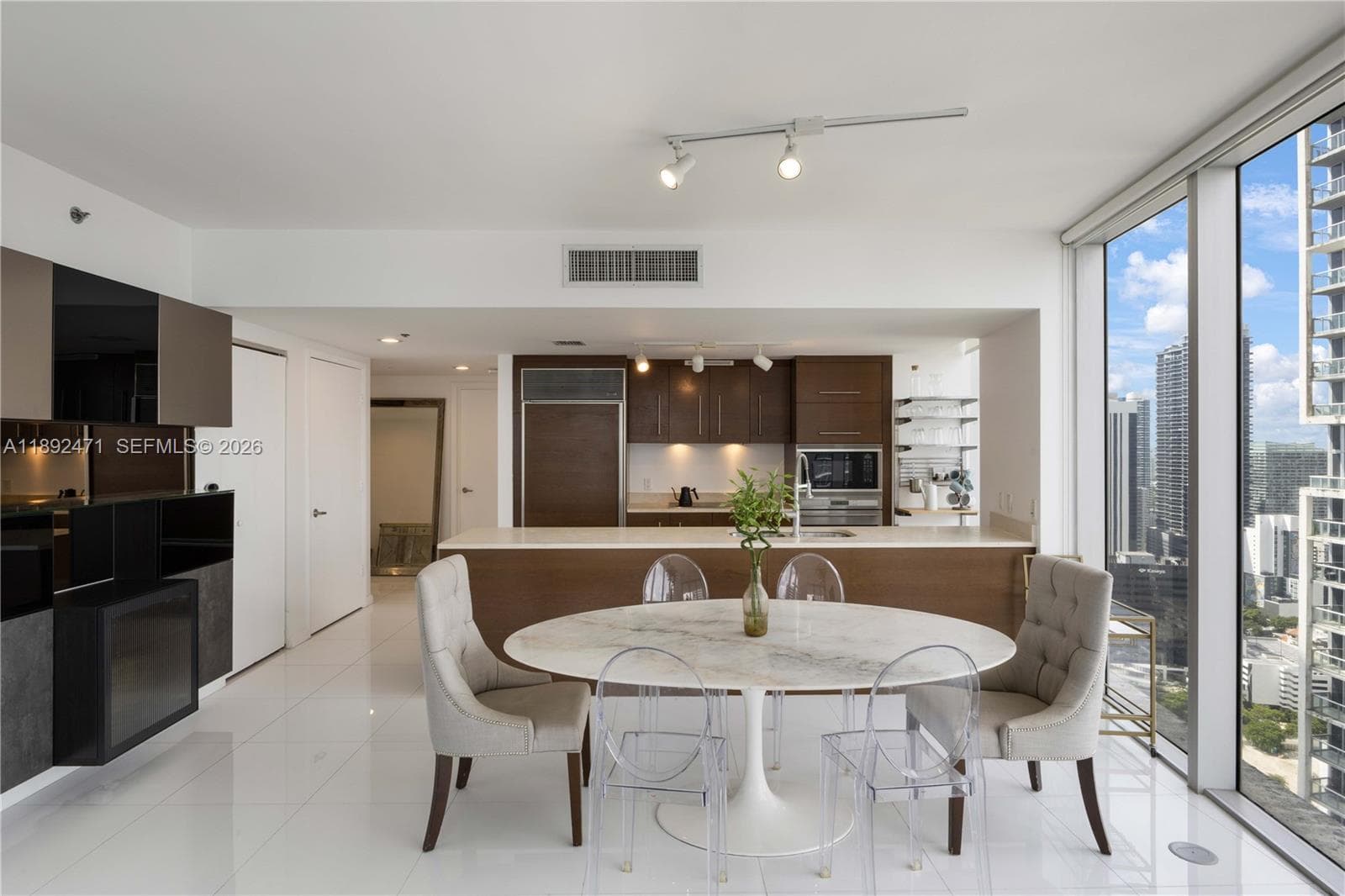 Condo at 475 Brickell Ave, Miami — photo 1