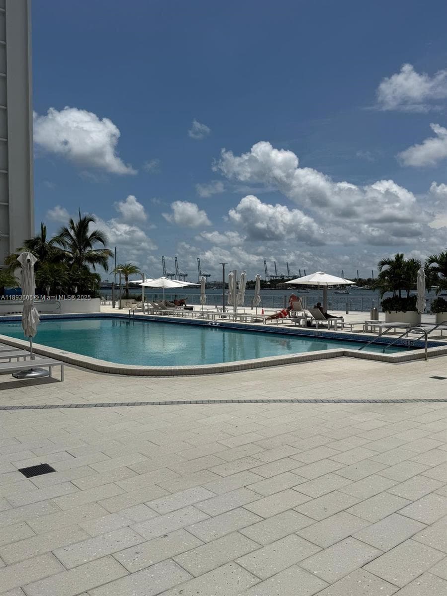 Condo at 1000 West Ave, Miami Beach, FL