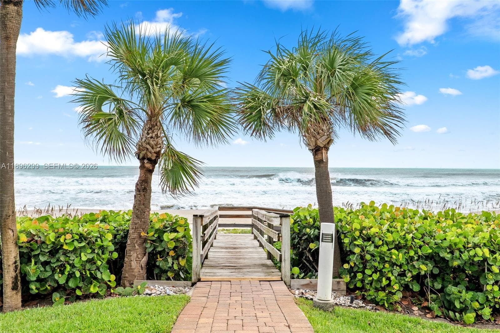 Condo en 601 N Miramar, Indialantic — foto 1