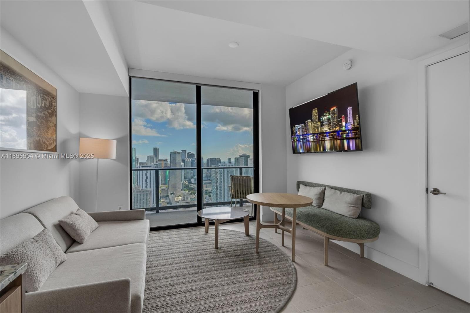 Condo en 159 NE 6th St, Miami — foto 1