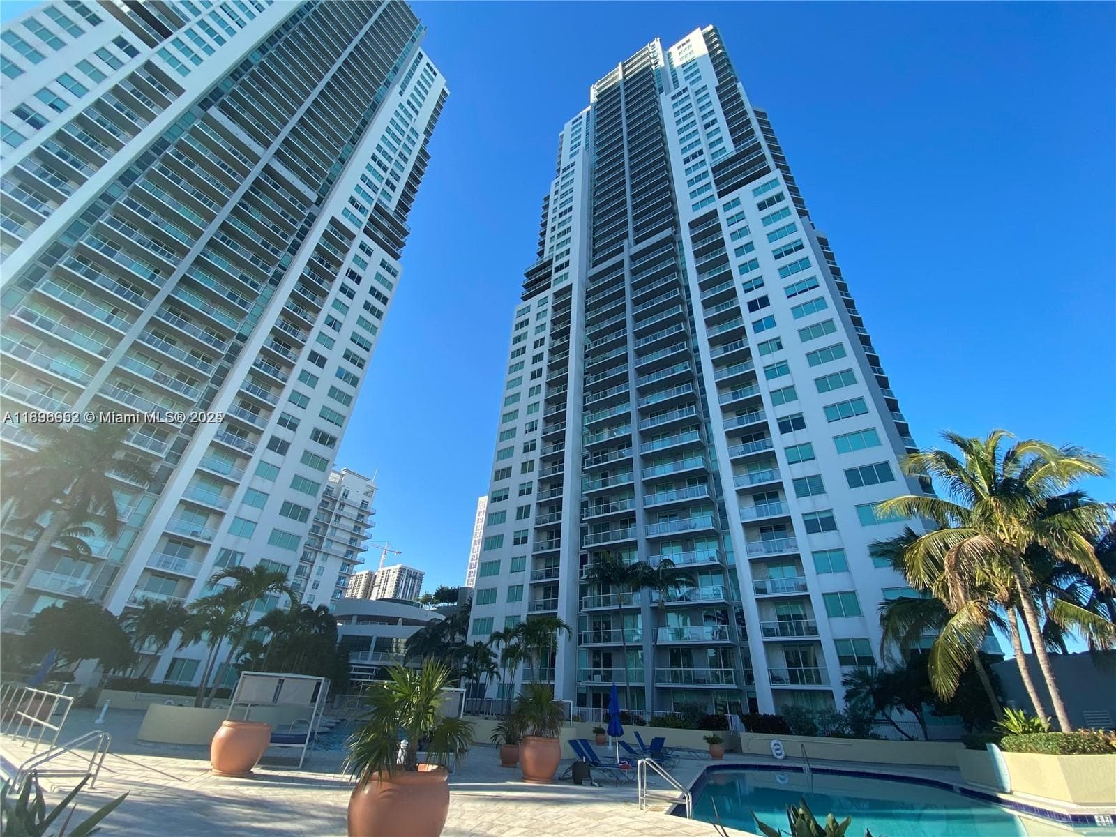 Condo at 244 Biscayne Blvd, Miami — photo 1