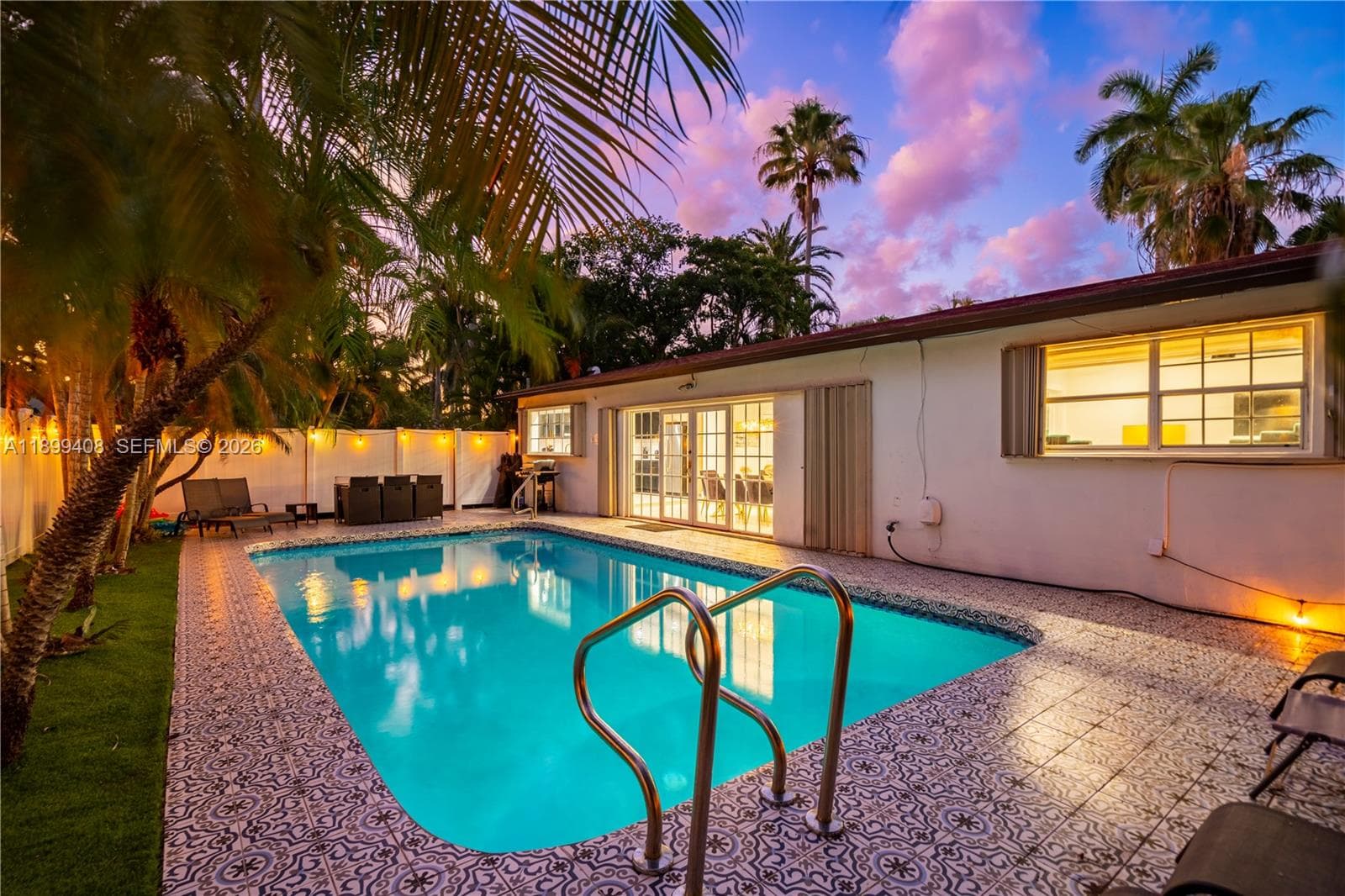 Single-family home at 1244 Garfield St, Hollywood, FL