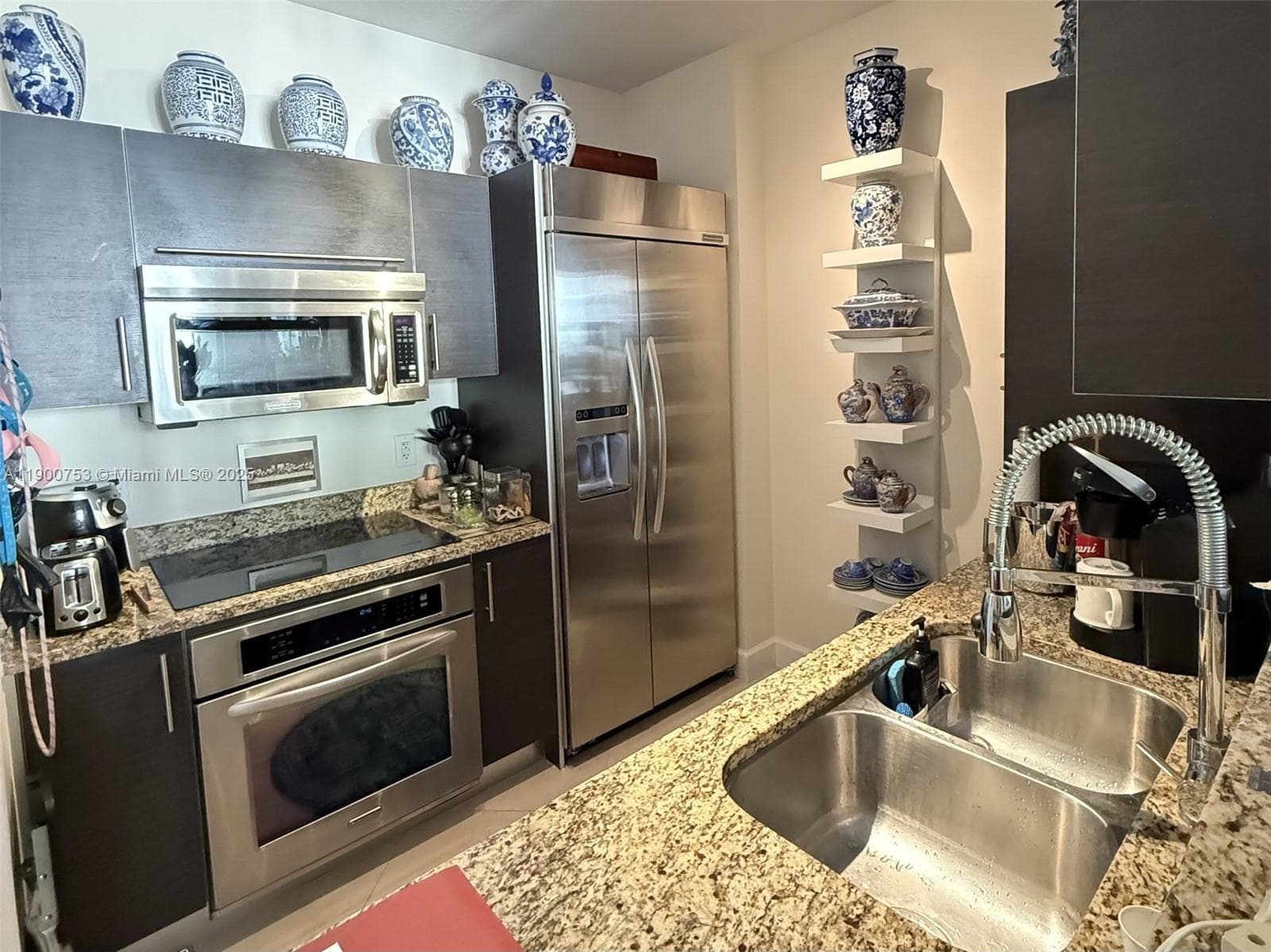 Condo at 550 Okeechobee Blvd, West Palm Beach — photo 2