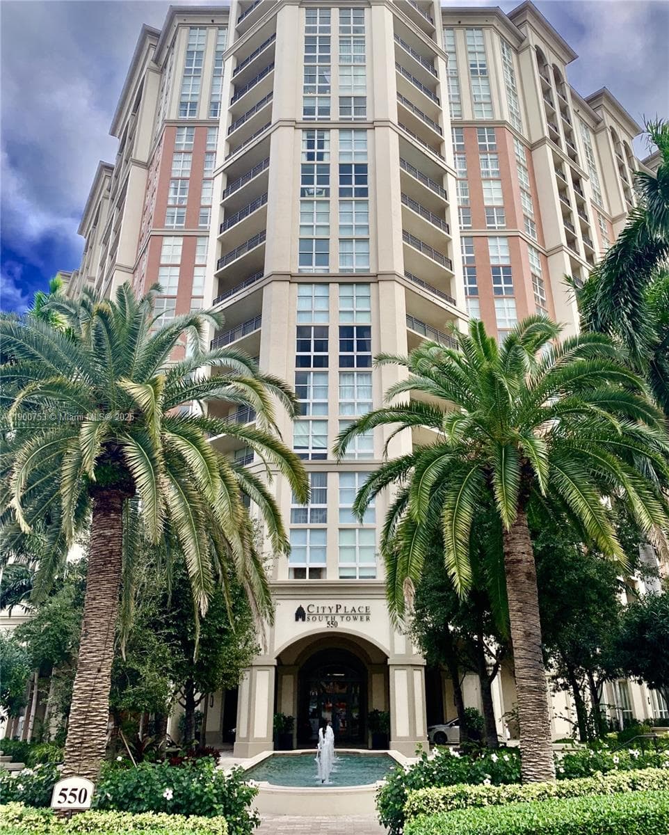 Condo at 550 Okeechobee Blvd, West Palm Beach — photo 1