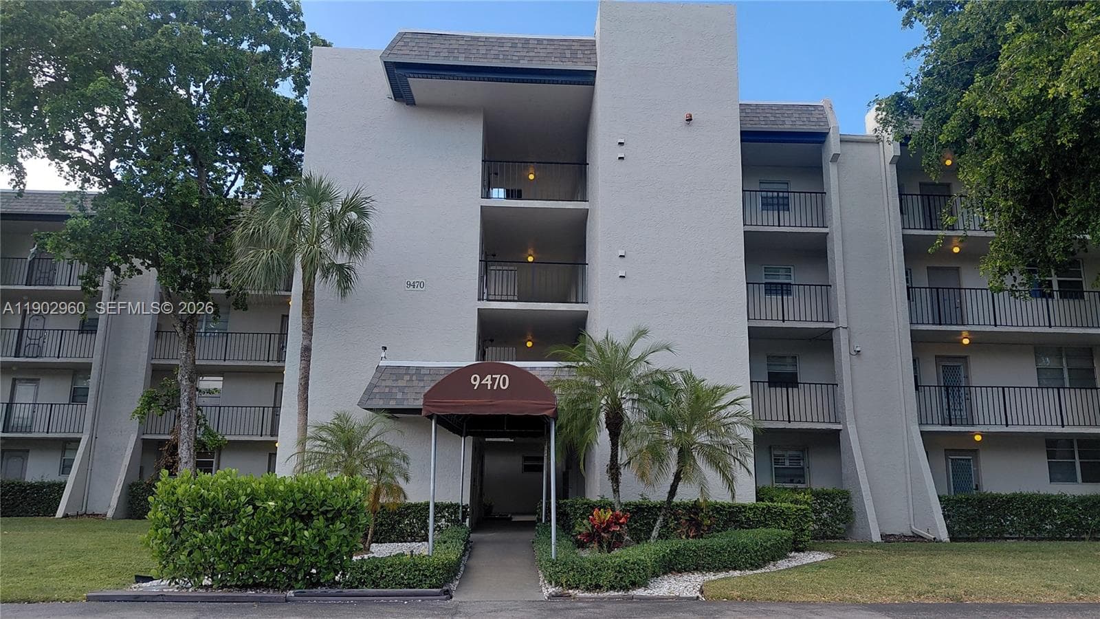Condo at 9470 Poinciana Pl, Davie, FL