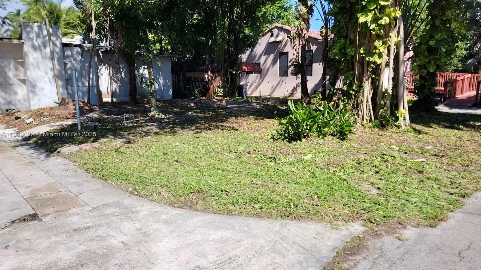 Single-family home at 519 NE 118th St, Biscayne Park — photo 2