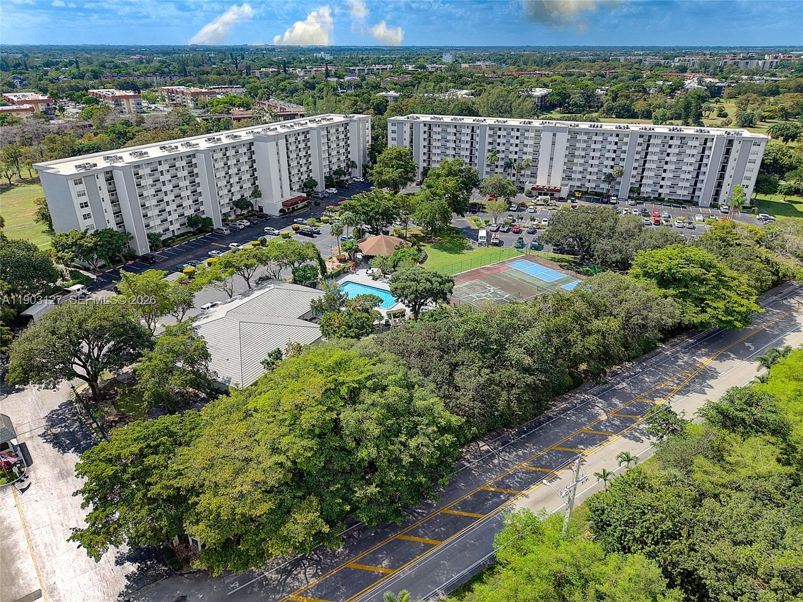 Condo at 5900 NW 44th St, Lauderhill, FL