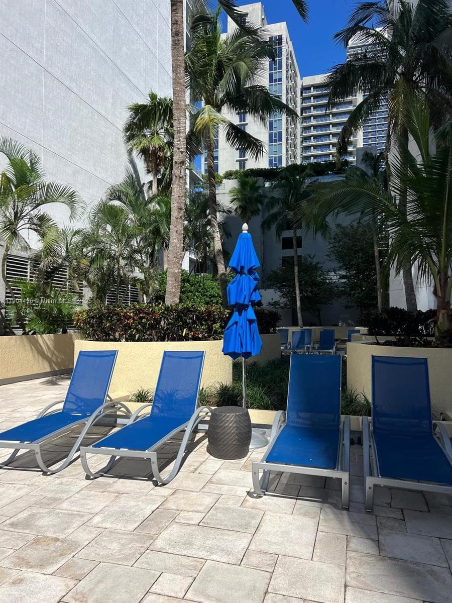 Condo at 244 Biscayne Blvd, Miami — photo 3