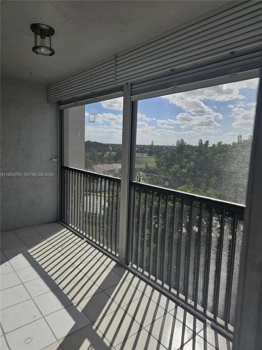 Condo at 3910 Inverrary Blvd, Lauderhill — photo 3
