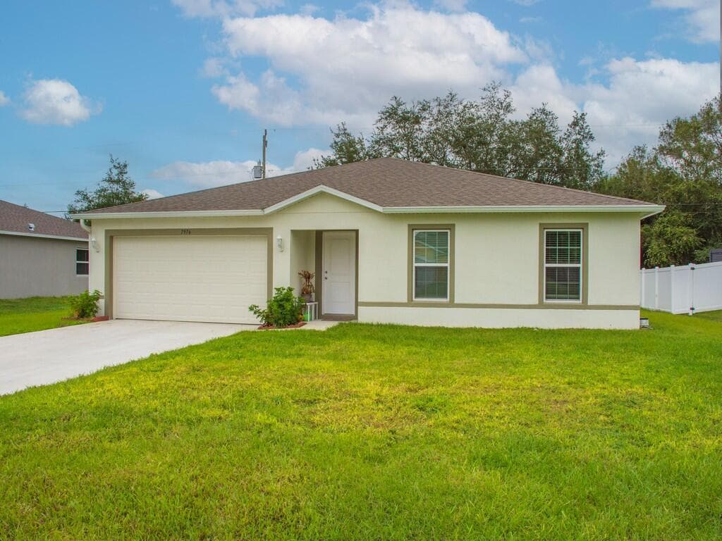 Single-family home at 7976 105th Avenue, Vero Beach, FL