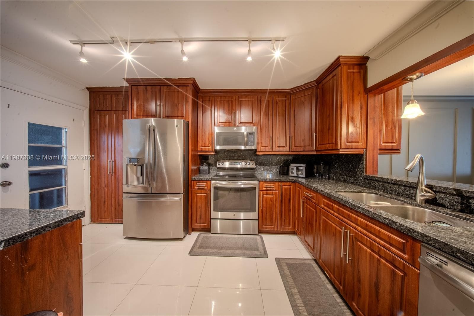 Condo at 1660 NE 191st St, Miami, FL