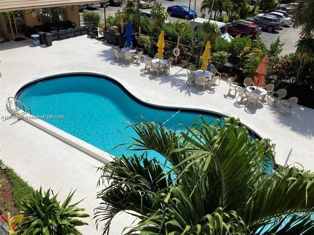Condo at 2145 Pierce St, Hollywood — photo 3