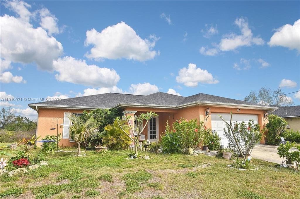 Single-family home at 2612 66 st w, Lehigh Acres, FL