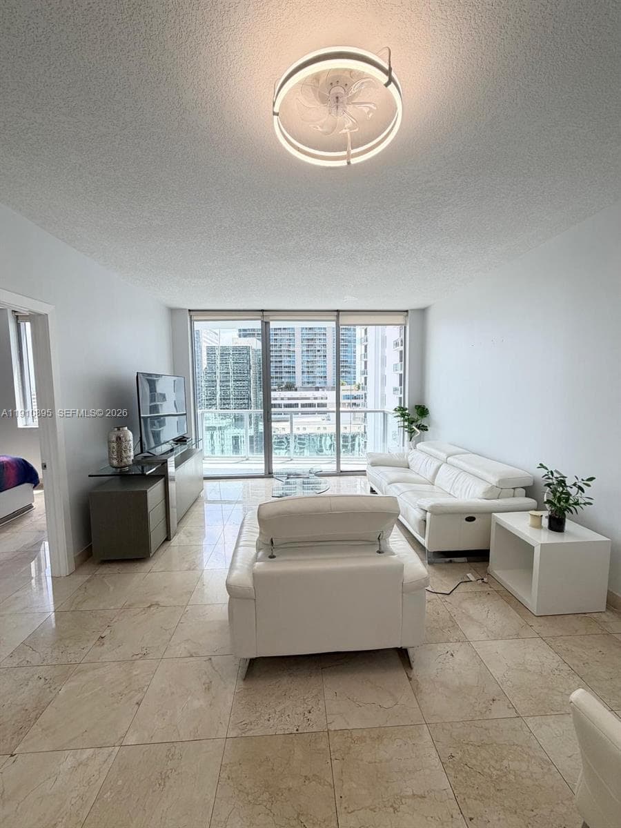 Condo at 1050 Brickell Ave, Miami — photo 2