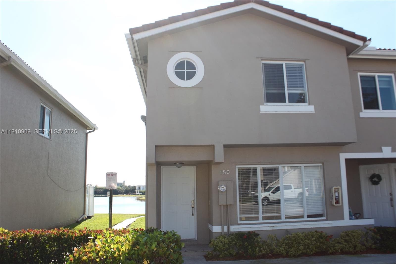 Townhouse at 180 Riviera Cir, Weston — photo 2